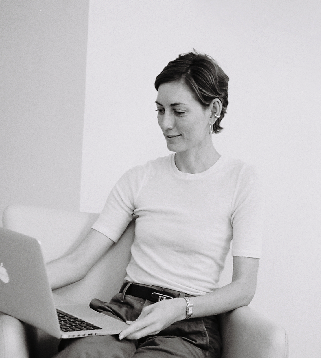 Tatiana Goller, CIDESCO-qualified beautician and founder of theFaceFace, smiling with a laptop in Berlin
