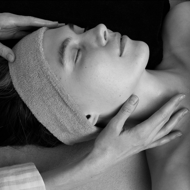 Energy Revolves - Facial Massage - 50min